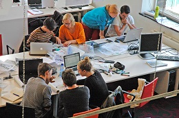 Studenter i arbeid. Foto: Ole Tolstad.