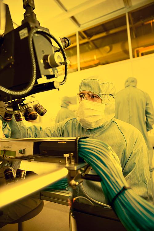 Photo, scientist in NTNU NanoLab