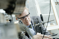 Thomas Tybell in the lab, photo by Geir Mogen